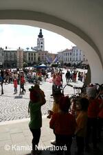 * Z DĚNÍ VE MĚSTĚ