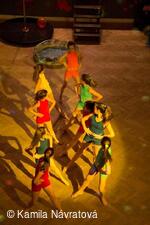 * Z DĚNÍ VE MĚSTĚ